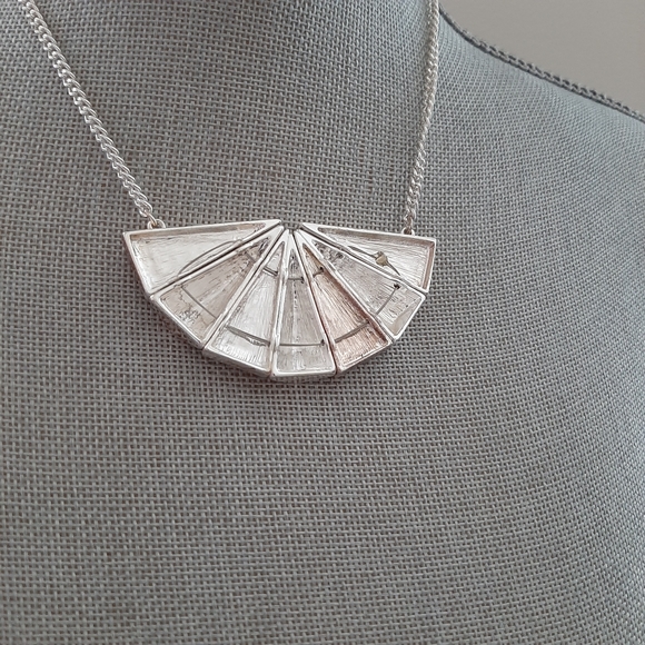 Rhinestone Statement  Necklace - Picture 4 of 4